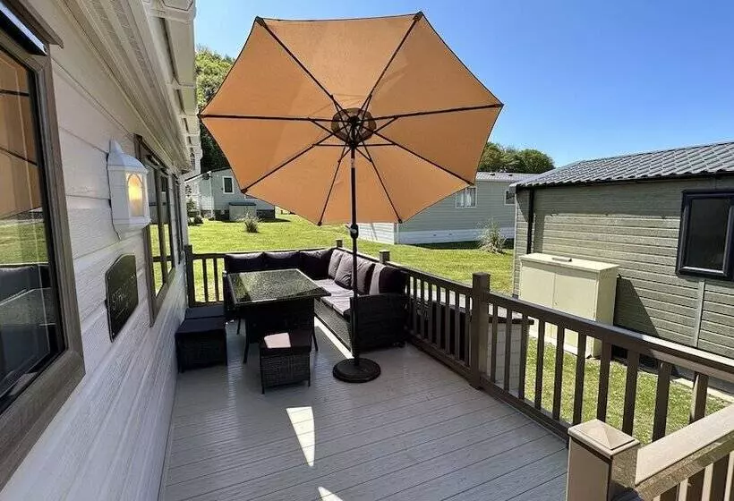 Lomakeskus Escape Holidays Limited