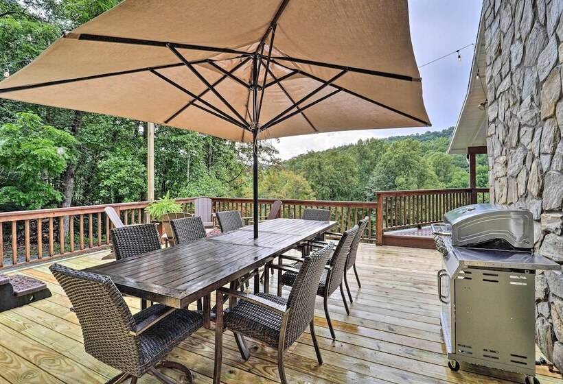 Riverfront Sugar Grove Home: Hot Tub & Views!
