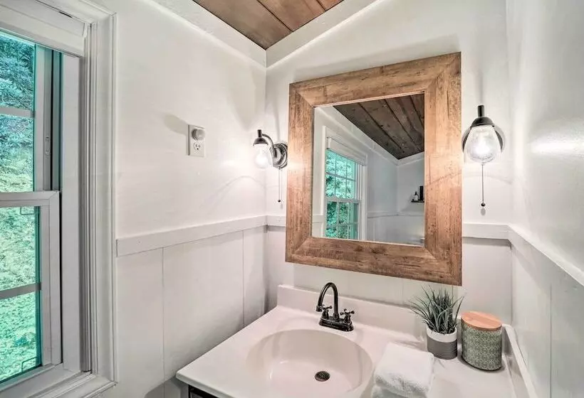 Riverfront Sugar Grove Home: Hot Tub & Views!