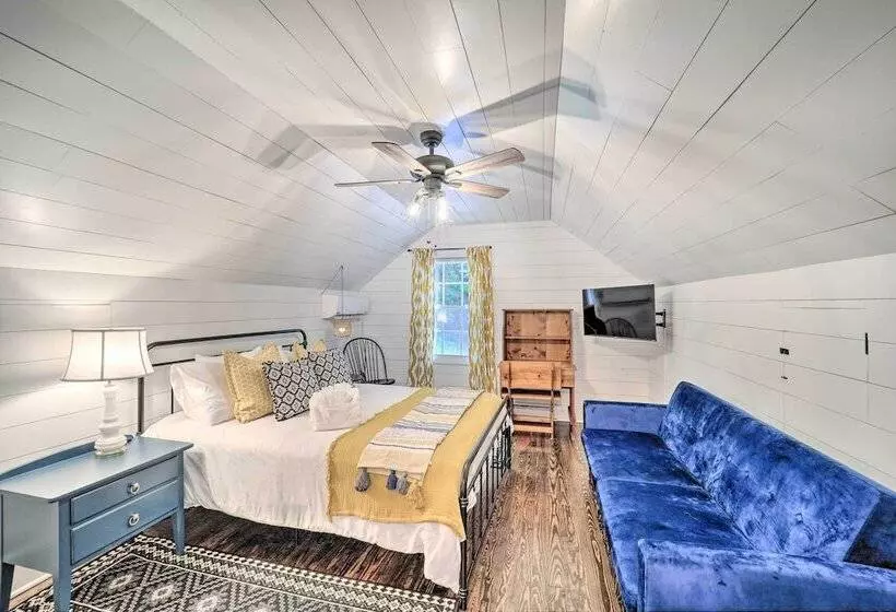 Riverfront Sugar Grove Home: Hot Tub & Views!