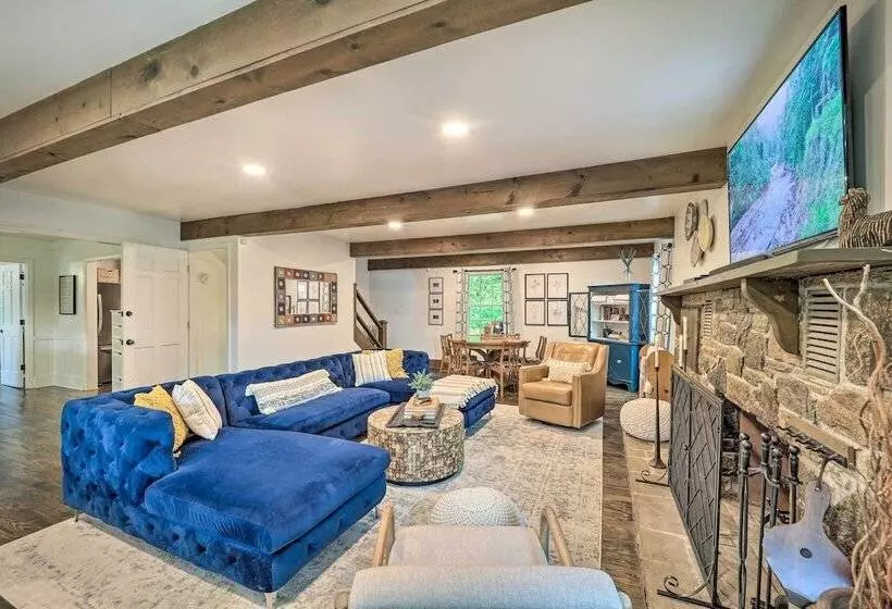 Riverfront Sugar Grove Home: Hot Tub & Views!