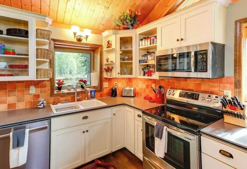 Riverside Log Cabin: On Site Aurora Viewing!