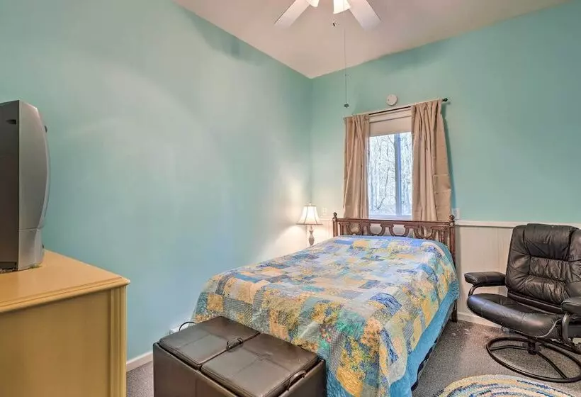 Secluded Bear Lake Getaway W/ Fire Pit & Porch!