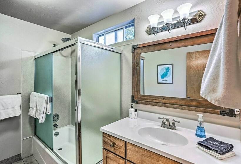 Spacious Home: Gateway To Bass Lake & Yosemite!