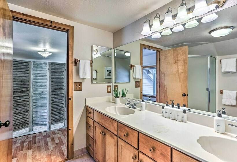 Spacious Home: Gateway To Bass Lake & Yosemite!