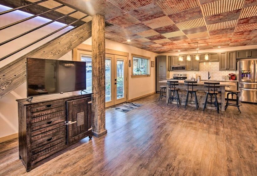 Timberland Estates  Cabin: Close To Trails!