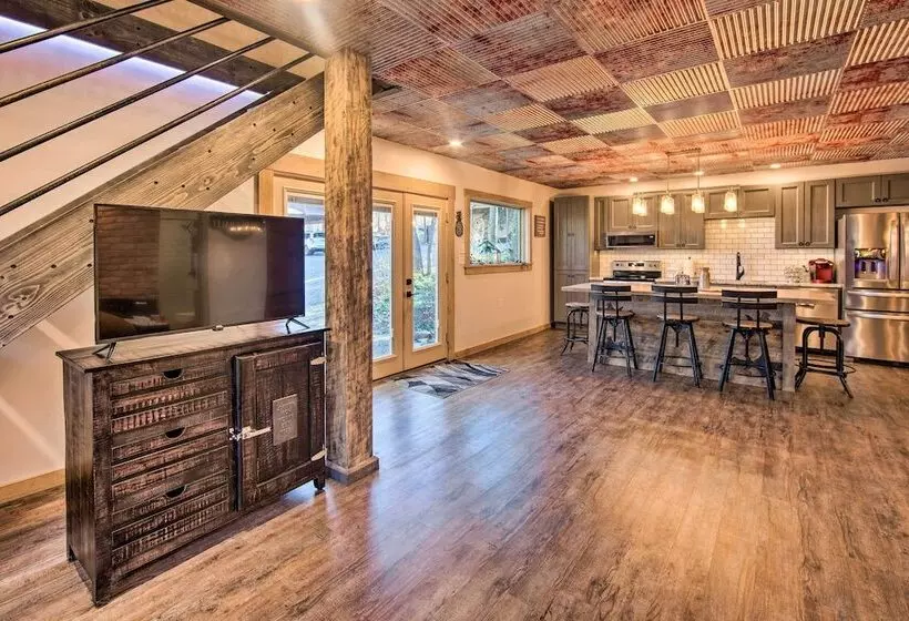 Timberland Estates  Cabin: Close To Trails!