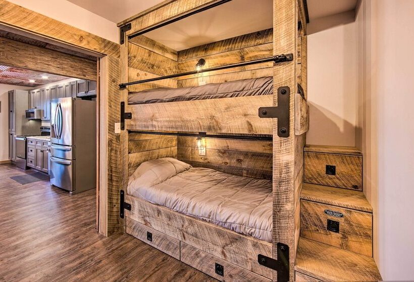 Timberland Estates  Cabin: Close To Trails!