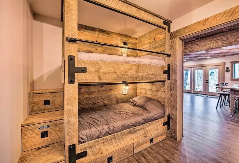 Timberland Estates  Cabin: Close To Trails!