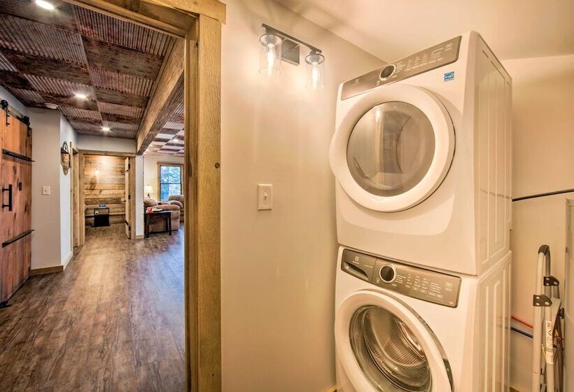 Timberland Estates  Cabin: Close To Trails!