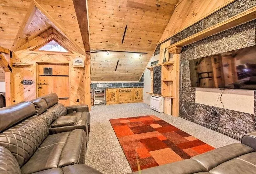Timberland Estates  Cabin: Close To Trails!