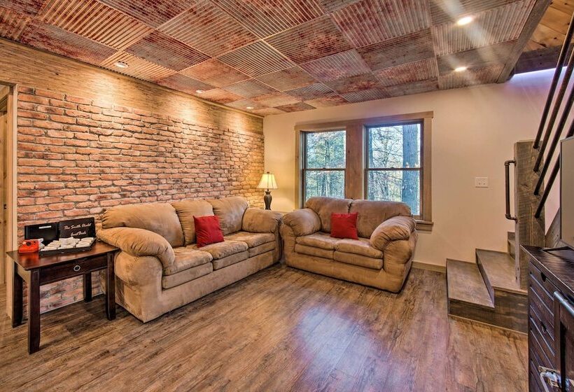 Timberland Estates  Cabin: Close To Trails!