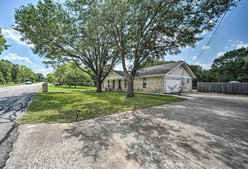 Buda Home W/ Deck & Fire Pit   15 Mi To Austin!