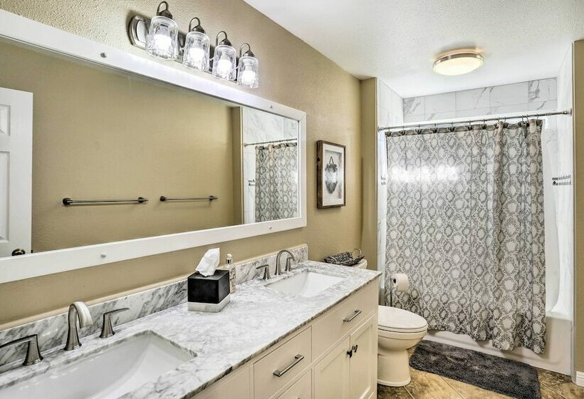 Updated Cottonwood Home W/ Patio & Fire Pit!