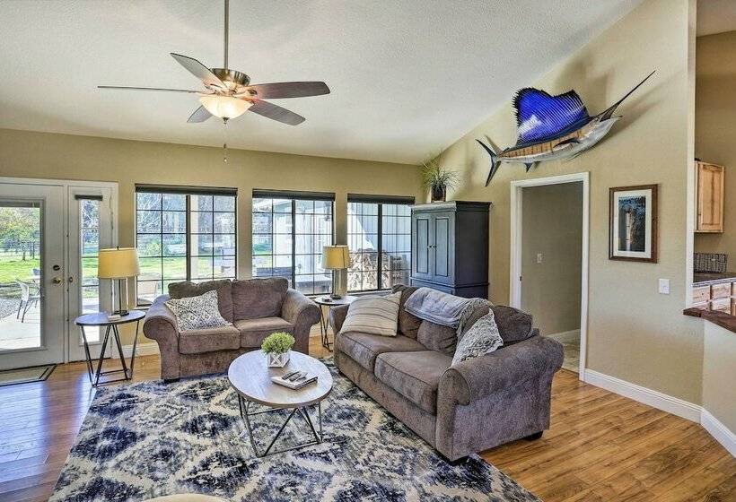 Updated Cottonwood Home W/ Patio & Fire Pit!