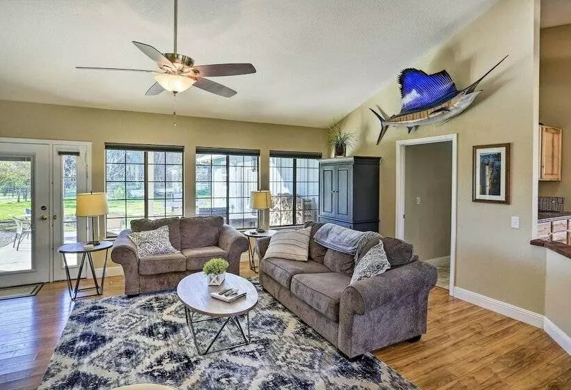 Updated Cottonwood Home W/ Patio & Fire Pit!