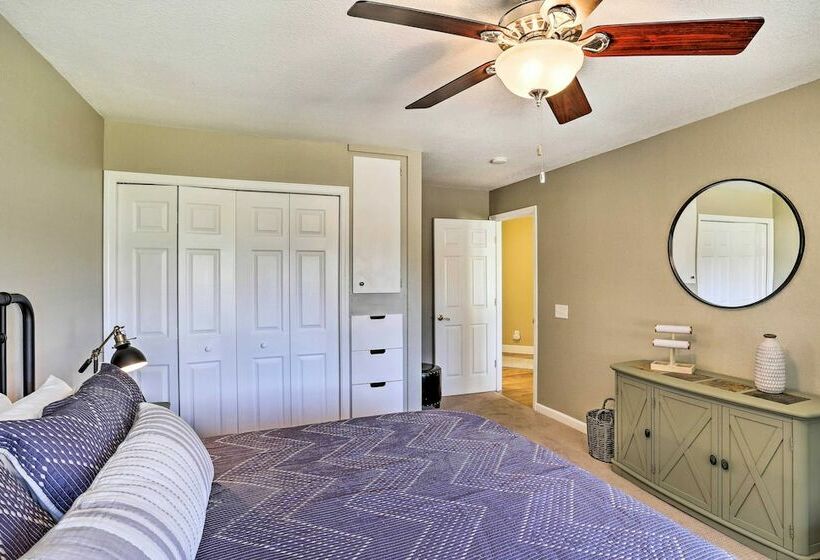 Updated Cottonwood Home W/ Patio & Fire Pit!