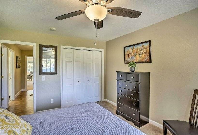 Updated Cottonwood Home W/ Patio & Fire Pit!