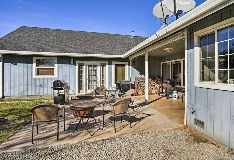 Updated Cottonwood Home W/ Patio & Fire Pit!