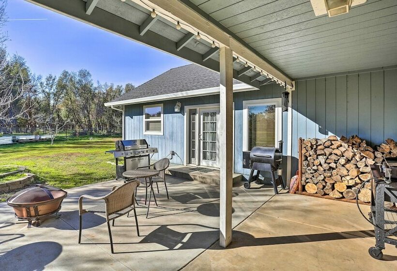 Updated Cottonwood Home W/ Patio & Fire Pit!