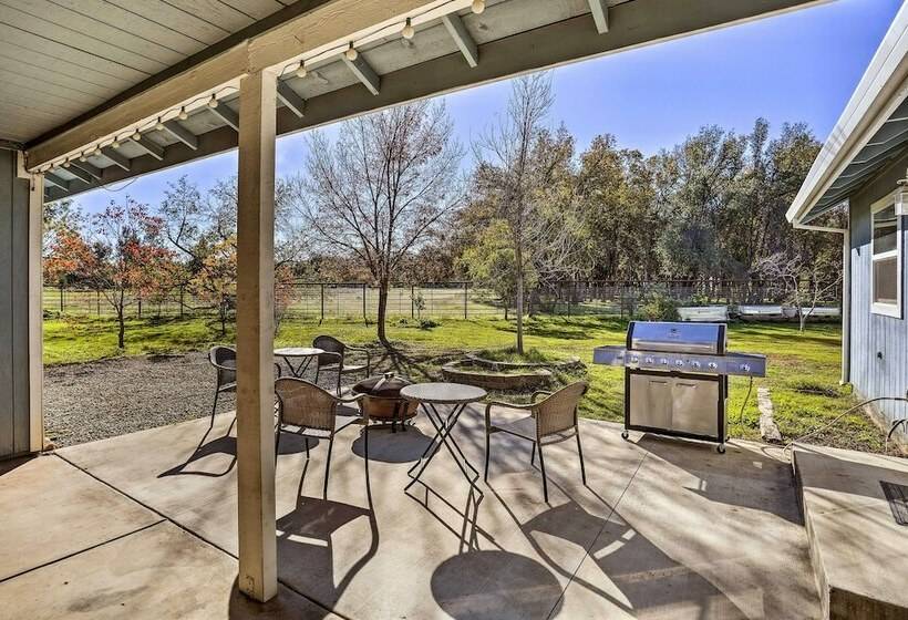 Updated Cottonwood Home W/ Patio & Fire Pit!