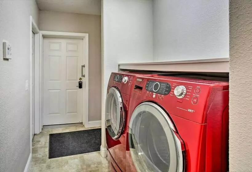 Updated Cottonwood Home W/ Patio & Fire Pit!