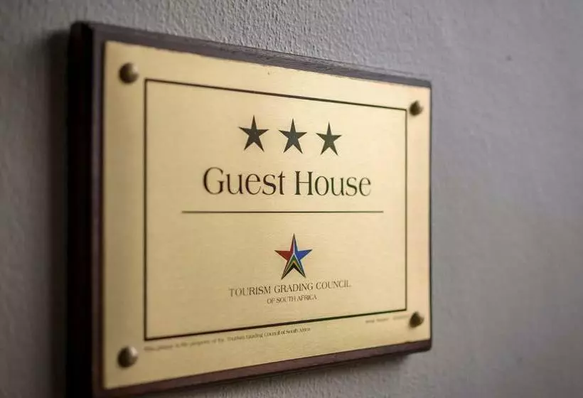 تختخواب و صبحانه Admirals Lodge Guest House And Brightways Self Catering Apartments
