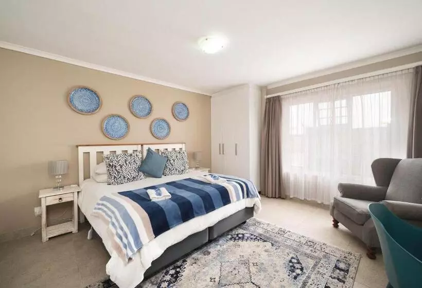 تختخواب و صبحانه Admirals Lodge Guest House And Brightways Self Catering Apartments