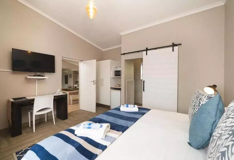 تختخواب و صبحانه Admirals Lodge Guest House And Brightways Self Catering Apartments