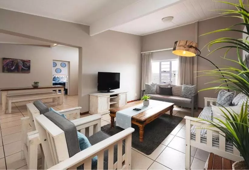 تختخواب و صبحانه Admirals Lodge Guest House And Brightways Self Catering Apartments