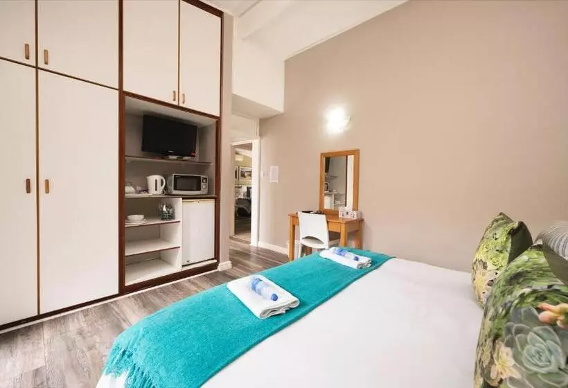 تختخواب و صبحانه Admirals Lodge Guest House And Brightways Self Catering Apartments