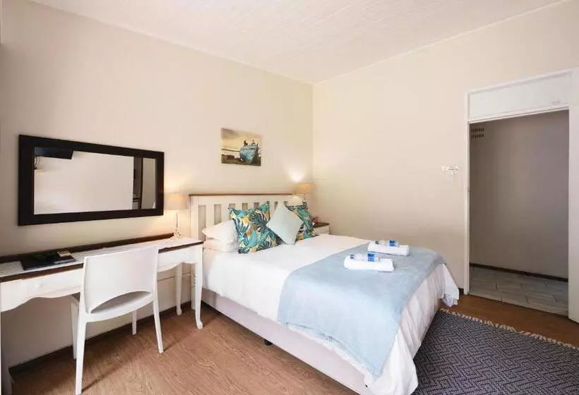 تختخواب و صبحانه Admirals Lodge Guest House And Brightways Self Catering Apartments