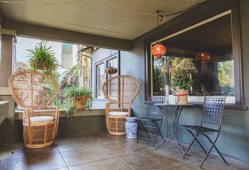 ベッドアンドブレックファースト Hollywood Pensione