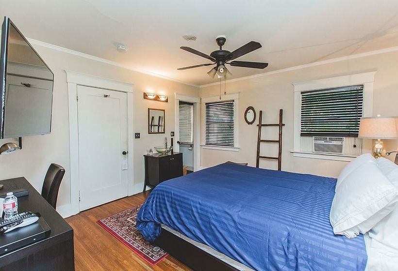 ベッドアンドブレックファースト Hollywood Pensione