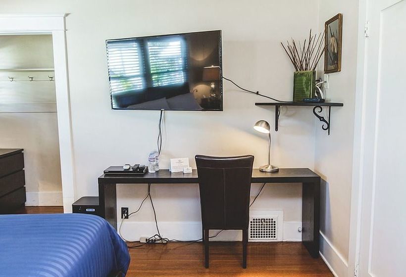 ベッドアンドブレックファースト Hollywood Pensione