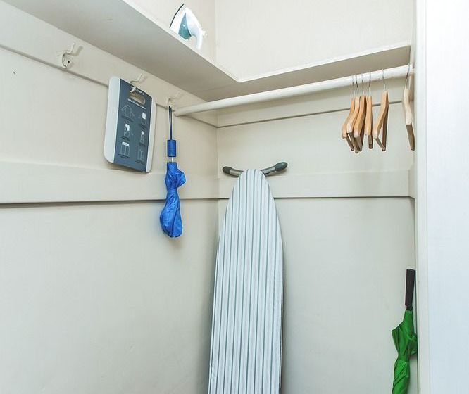 ベッドアンドブレックファースト Hollywood Pensione