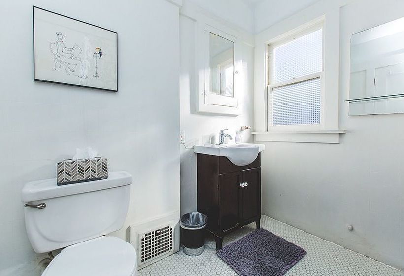 ベッドアンドブレックファースト Hollywood Pensione