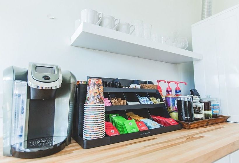 ベッドアンドブレックファースト Hollywood Pensione