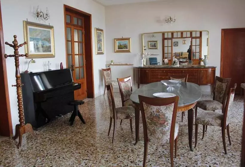 簡易ホテル Ancelle Sorrento  Casa D Accoglienza