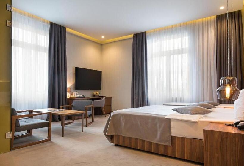 Hotel Five Points Square  City Center