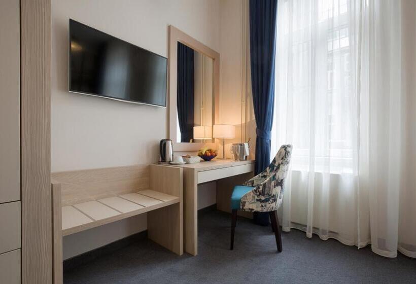 Hotel Five Points Square  City Center