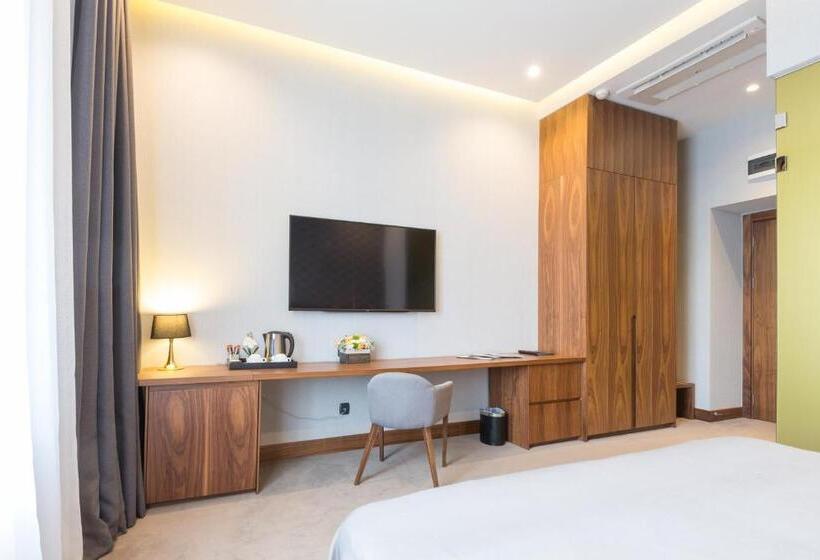 Hotel Five Points Square  City Center