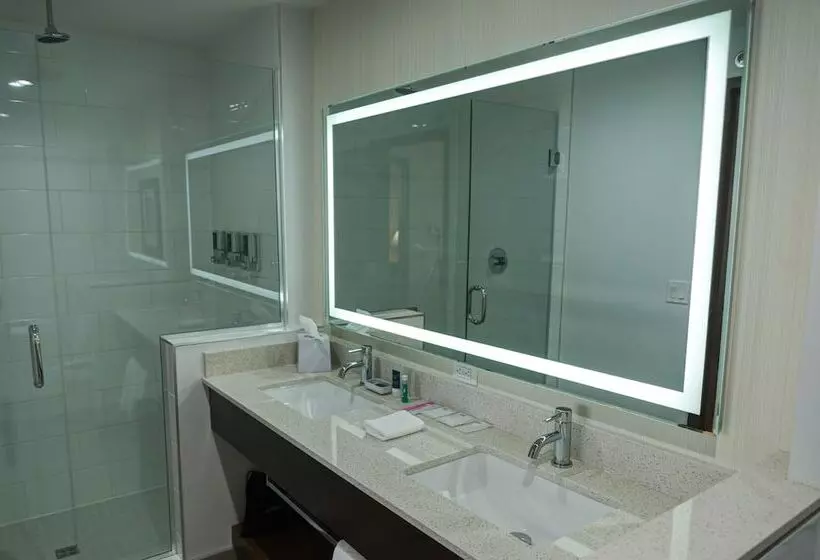 ホテル Four Points By Sheraton Sherwood Park