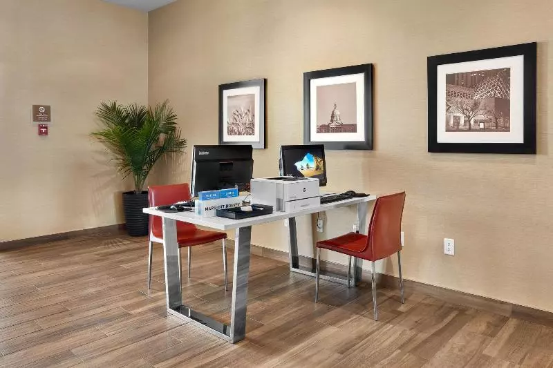 ホテル Four Points By Sheraton Sherwood Park