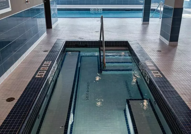 ホテル Four Points By Sheraton Sherwood Park