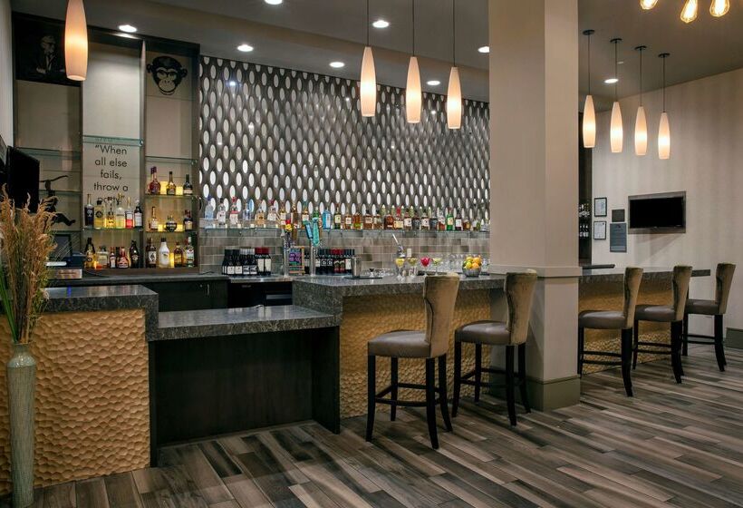 בית מלון כפרי Hilton Garden Inn Mobile Downtown