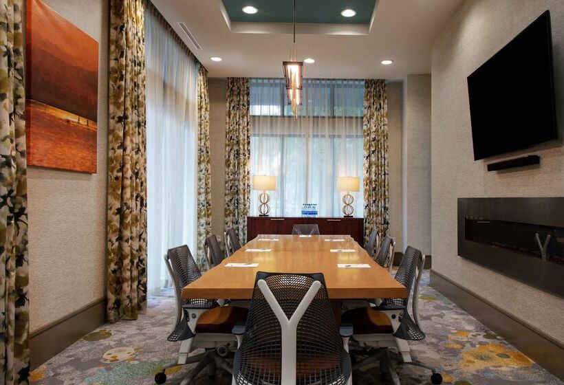 בית מלון כפרי Hilton Garden Inn Mobile Downtown