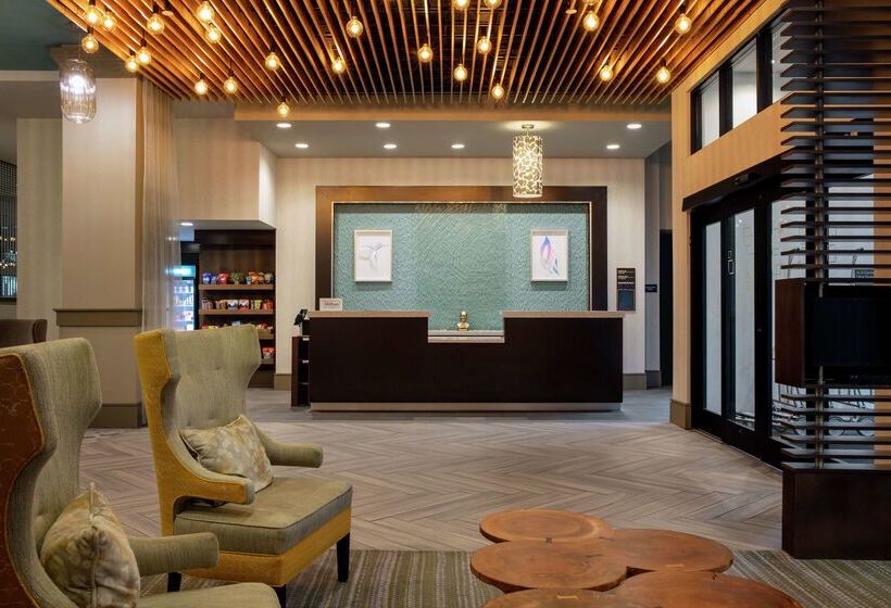 בית מלון כפרי Hilton Garden Inn Mobile Downtown