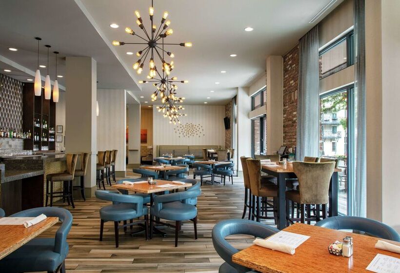 בית מלון כפרי Hilton Garden Inn Mobile Downtown