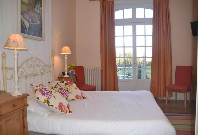 ホテル Hôtel Les Grands Chênes